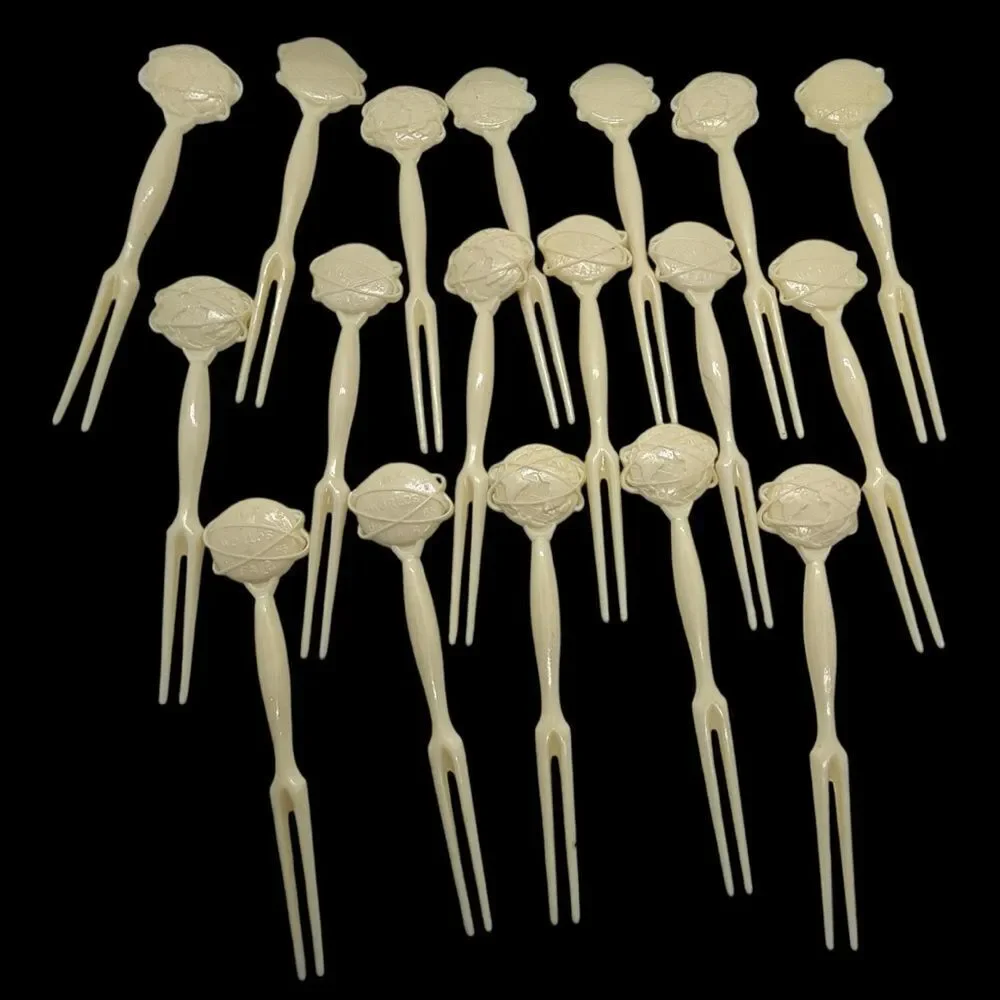 World’s Fair New York 1964-65 Commemorative Globe cocktail forks Vintage. (18)